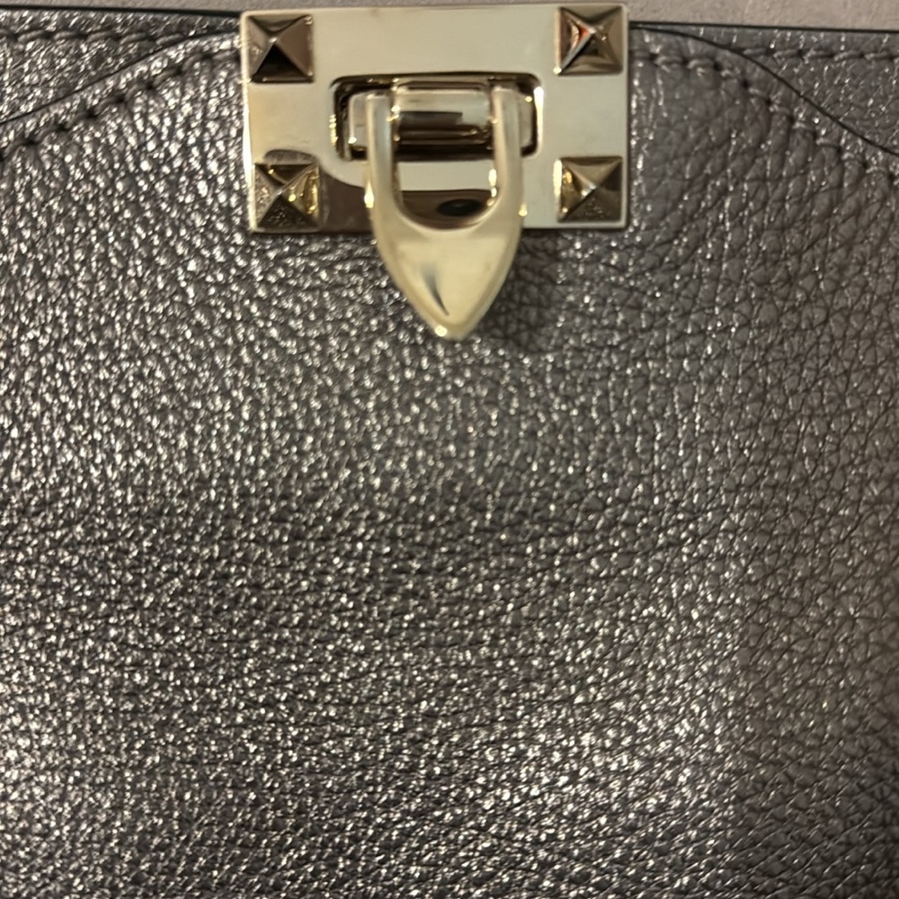 Authentic Valentino Garavani Rockstud Crossbody Hobo Metallic Leather Medium sz - Picture 5 of 16
